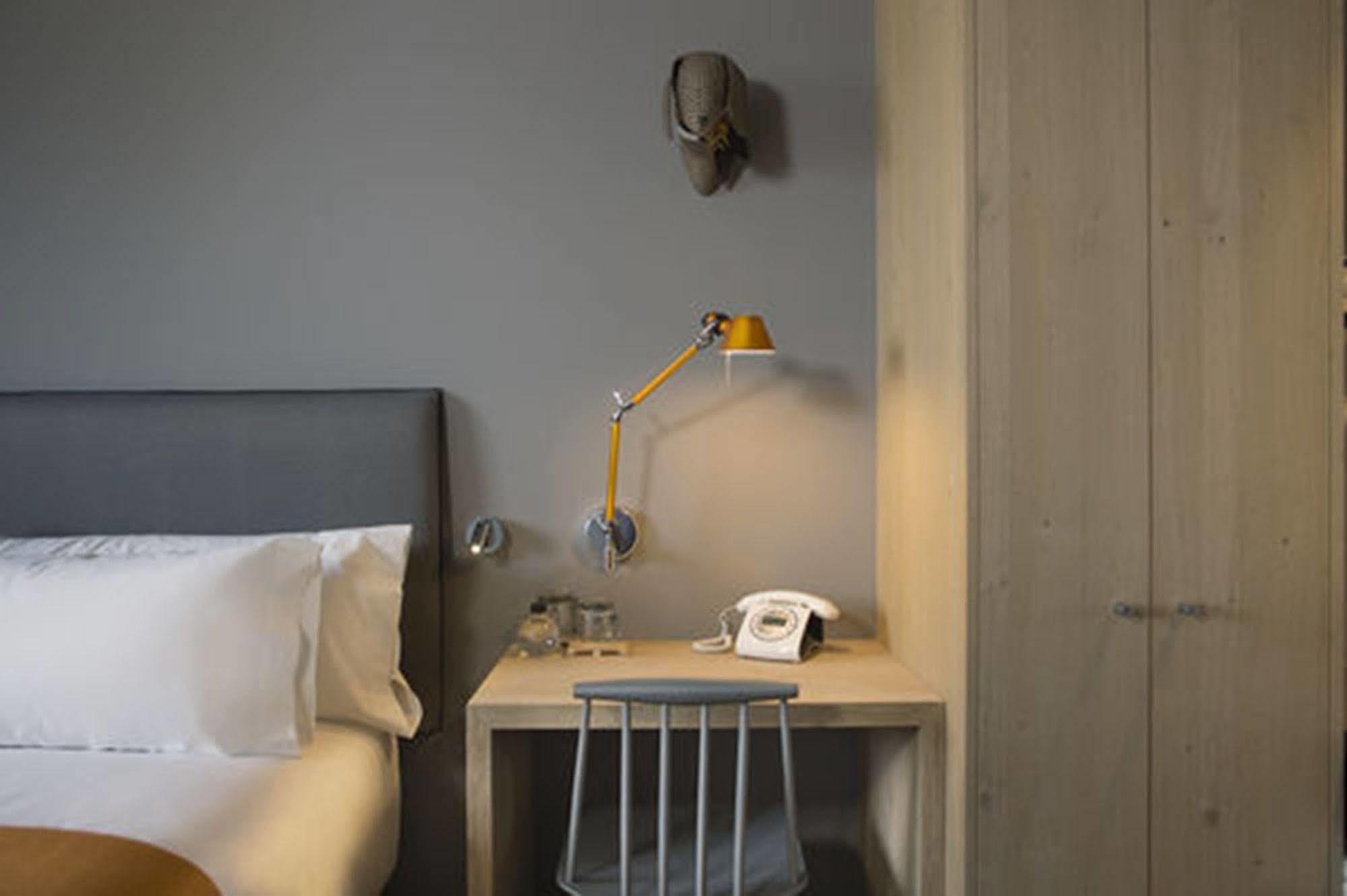 Yurbban Trafalgar Hotel Барселона Экстерьер фото