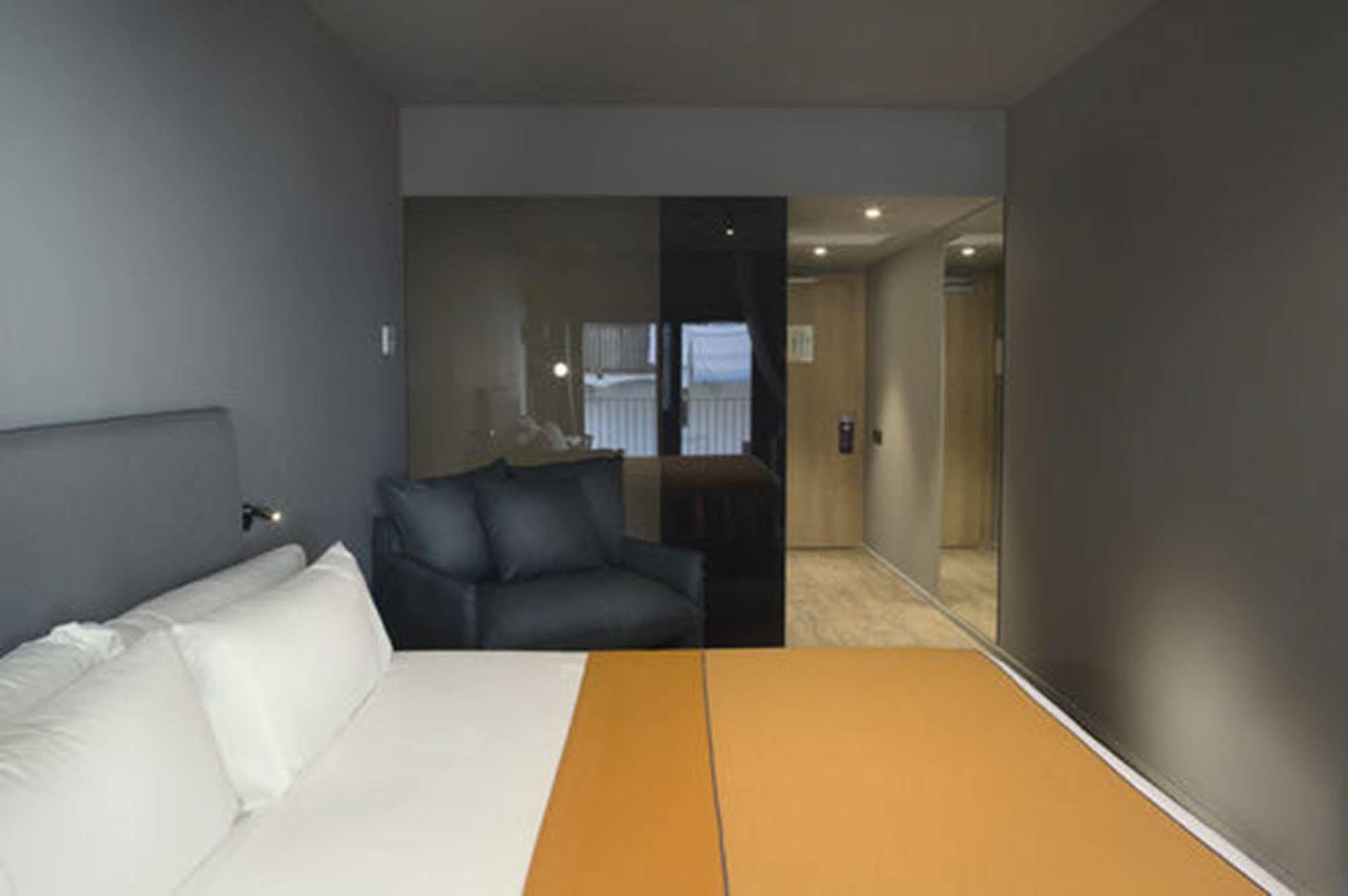 Yurbban Trafalgar Hotel Барселона Экстерьер фото