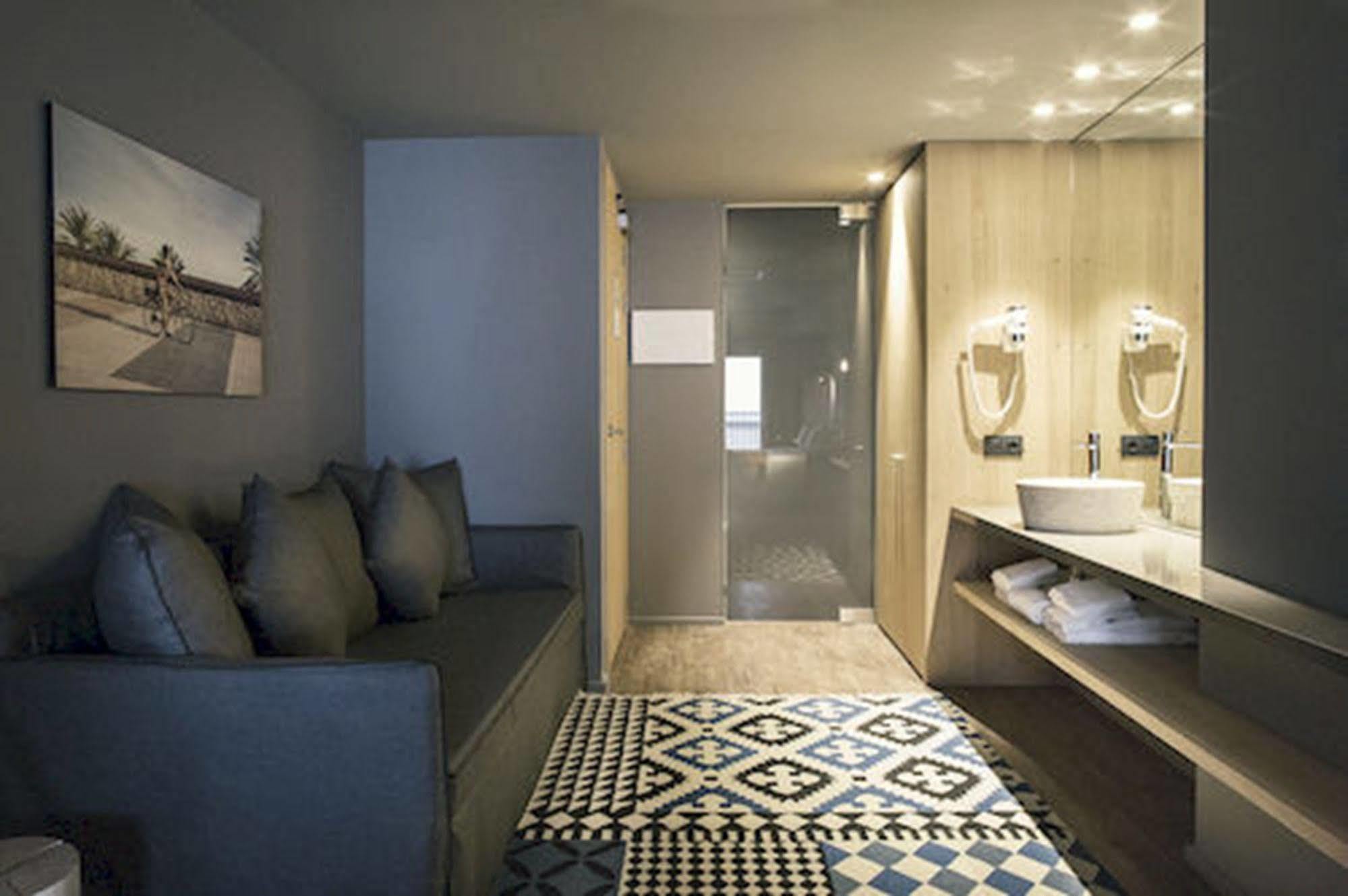 Yurbban Trafalgar Hotel Барселона Экстерьер фото