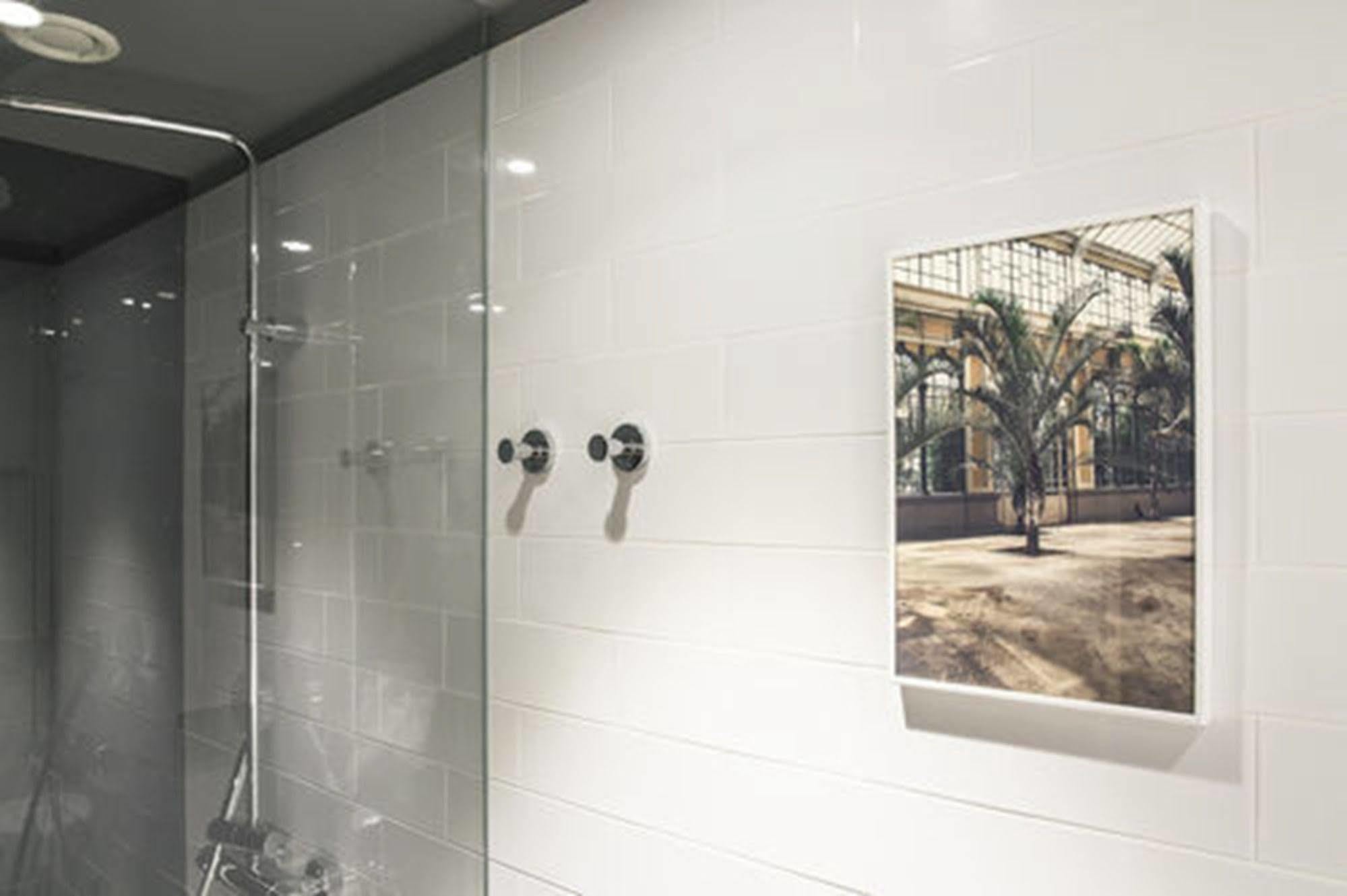 Yurbban Trafalgar Hotel Барселона Экстерьер фото
