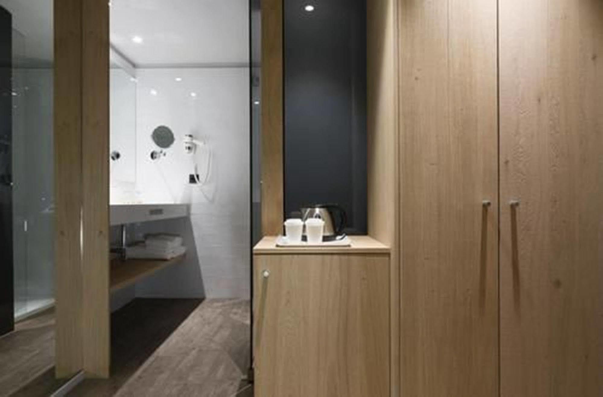 Yurbban Trafalgar Hotel Барселона Экстерьер фото