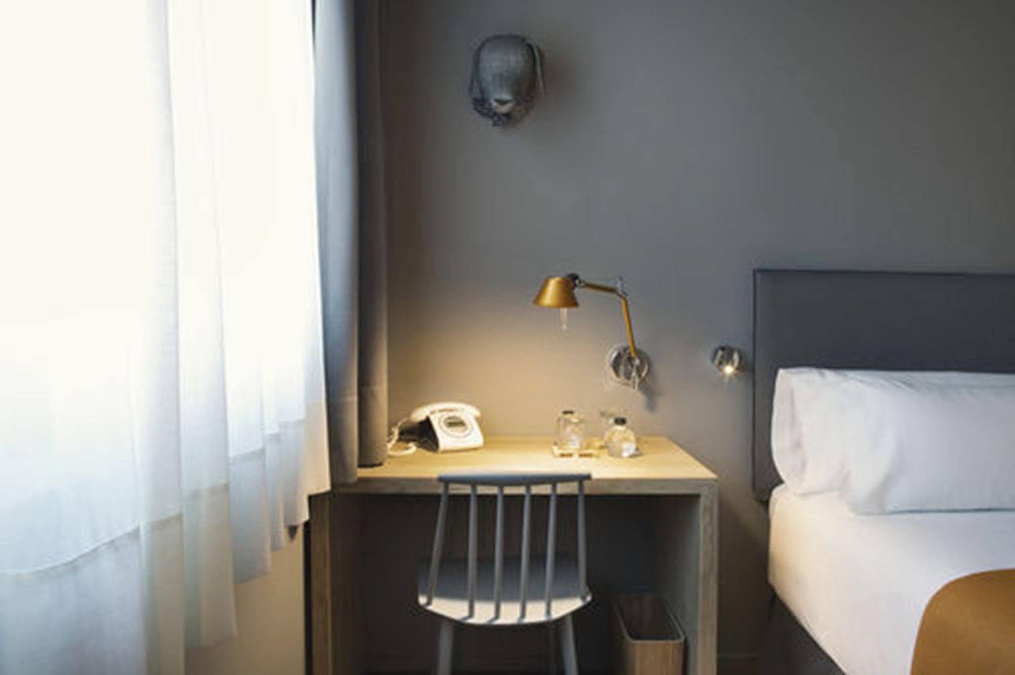 Yurbban Trafalgar Hotel Барселона Экстерьер фото