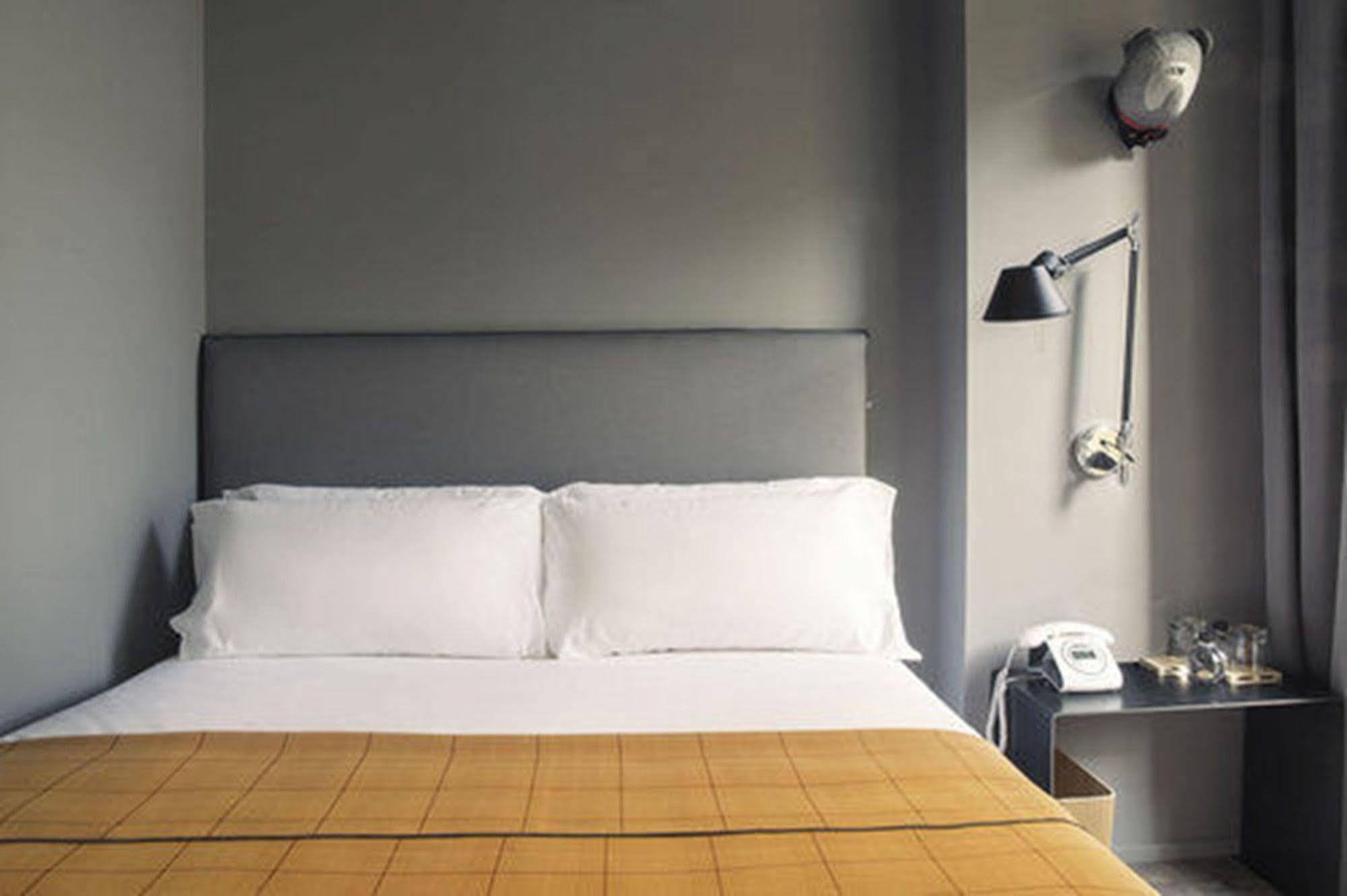 Yurbban Trafalgar Hotel Барселона Экстерьер фото